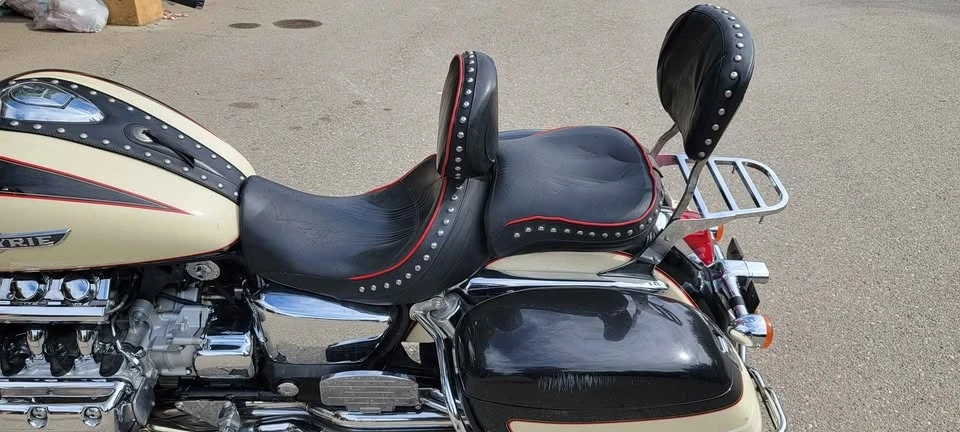 1997 Honda Gold Wing - Image 4 of 7
