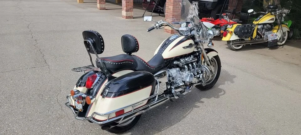 1997 Honda Gold Wing - Image 2 of 7