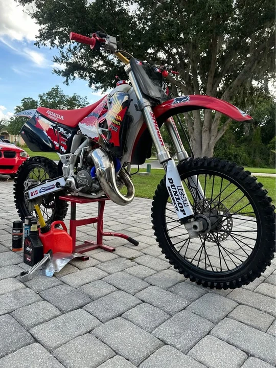 1997 Honda CR - Image 4 of 10