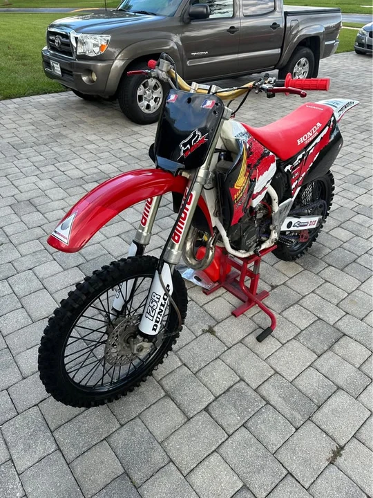 1997 Honda CR - Image 2 of 10
