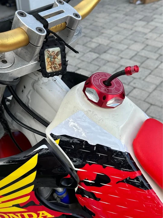 1997 Honda CR - Image 9 of 10