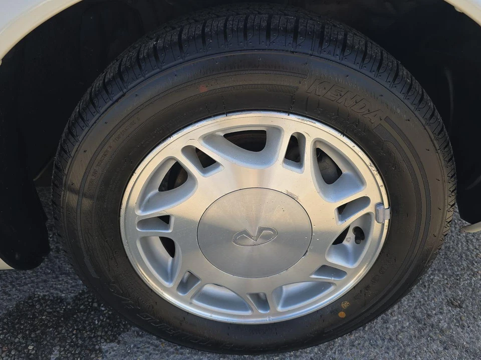 1997 Infiniti J30 - Image 16 of 21