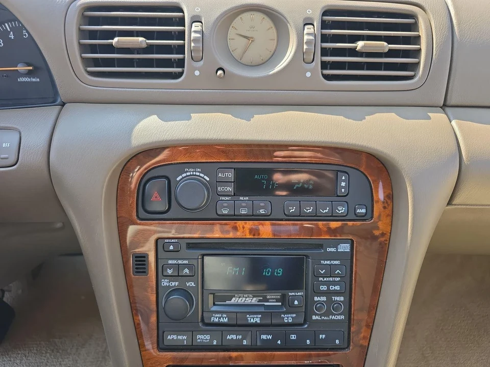 1997 Infiniti J30 - Image 9 of 12