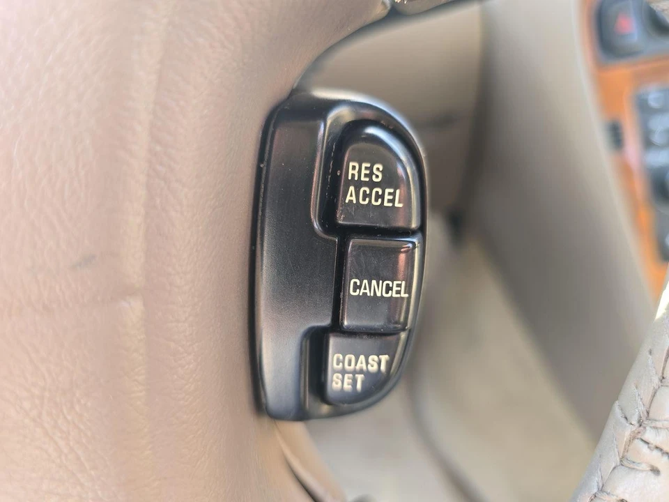 1997 Infiniti J30 - Image 22 of 31