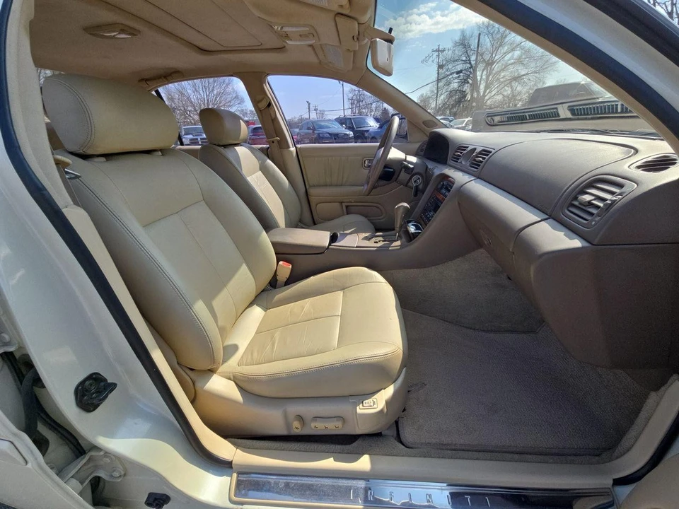 1997 Infiniti J30 - Image 8 of 31