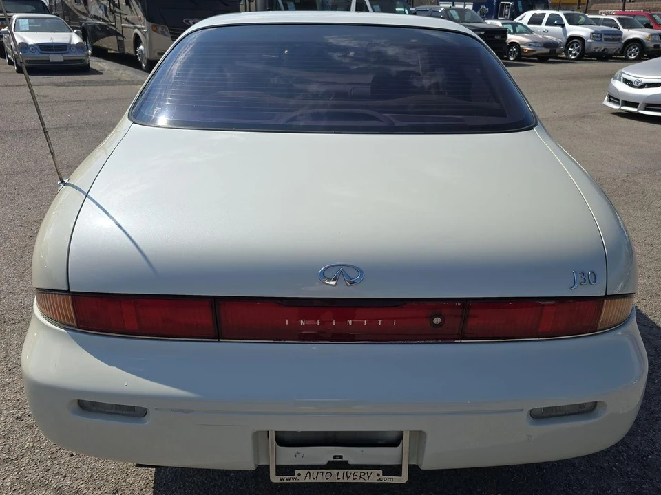 1997 Infiniti J30 - Image 14 of 31