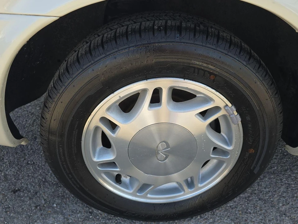 1997 Infiniti J30 - Image 17 of 31