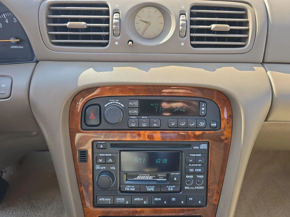 1997 Infiniti J30 - Image 9 of 31