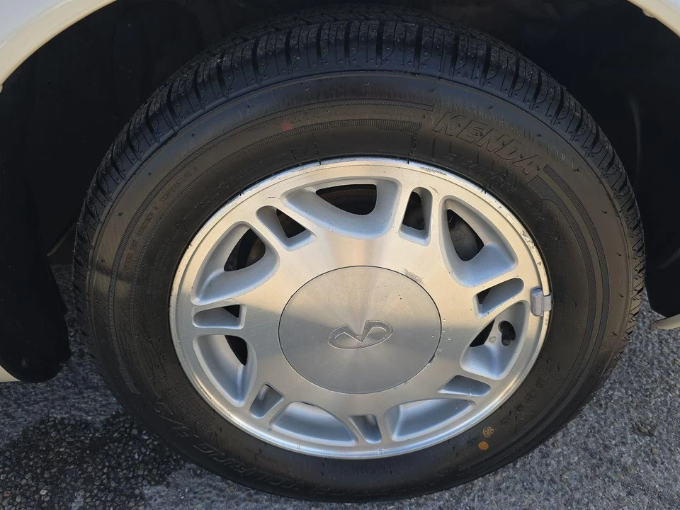 1997 Infiniti J30 - Image 16 of 31