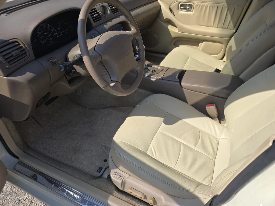1997 Infiniti J30 - Image 4 of 31