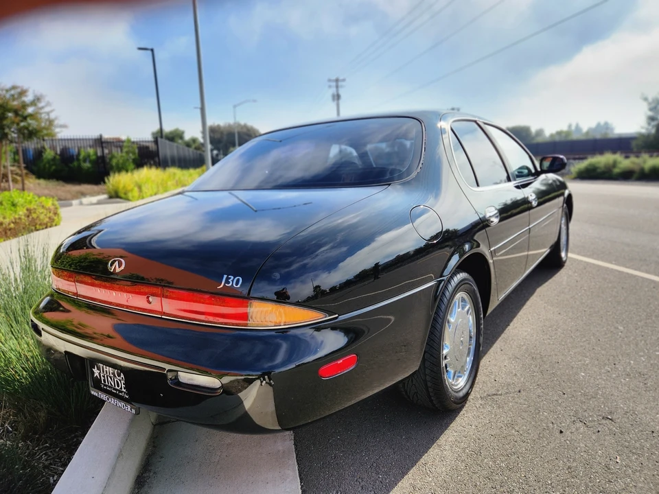 1997 Infiniti J30 - Image 20 of 31