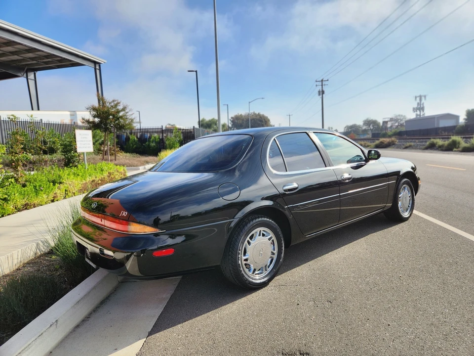 1997 Infiniti J30 - Image 18 of 31