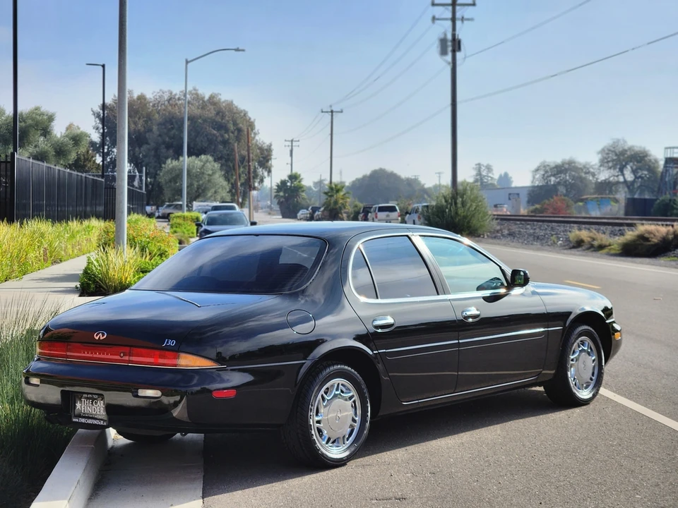 1997 Infiniti J30 - Image 19 of 31