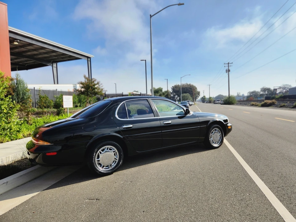 1997 Infiniti J30 - Image 17 of 31