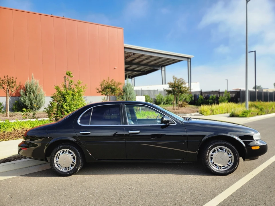 1997 Infiniti J30 - Image 15 of 31
