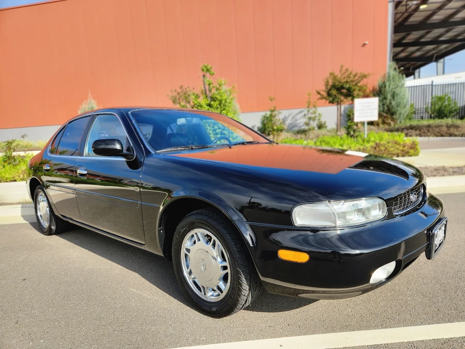 1997 Infiniti J30 - Image 13 of 31