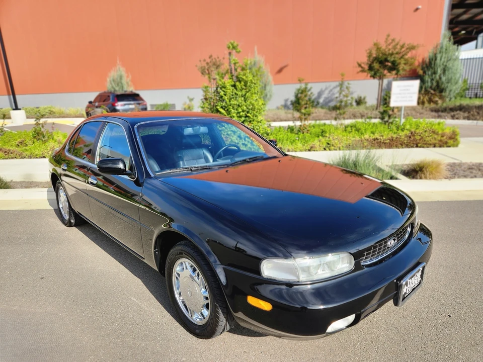 1997 Infiniti J30 - Image 10 of 31