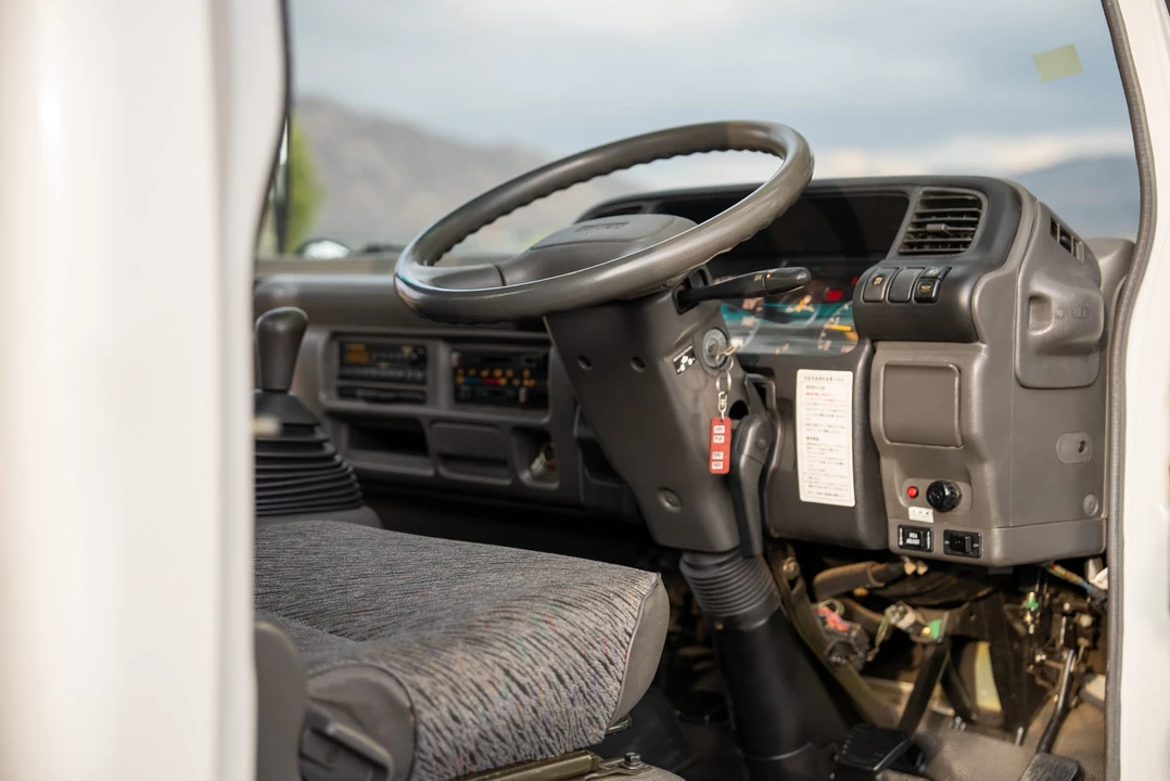 1997 Isuzu Elf - Image 29 of 31