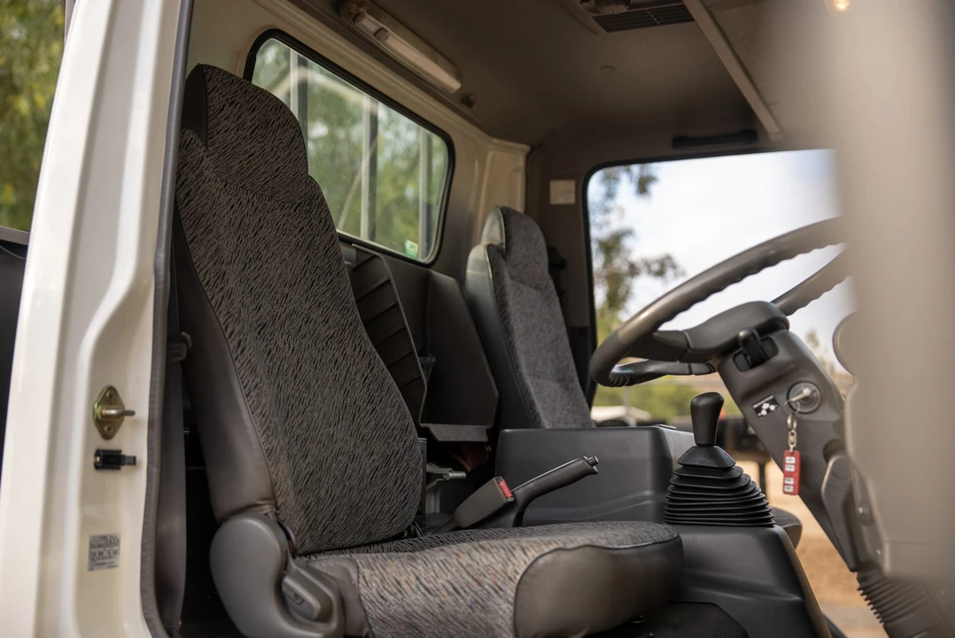 1997 Isuzu Elf - Image 27 of 31