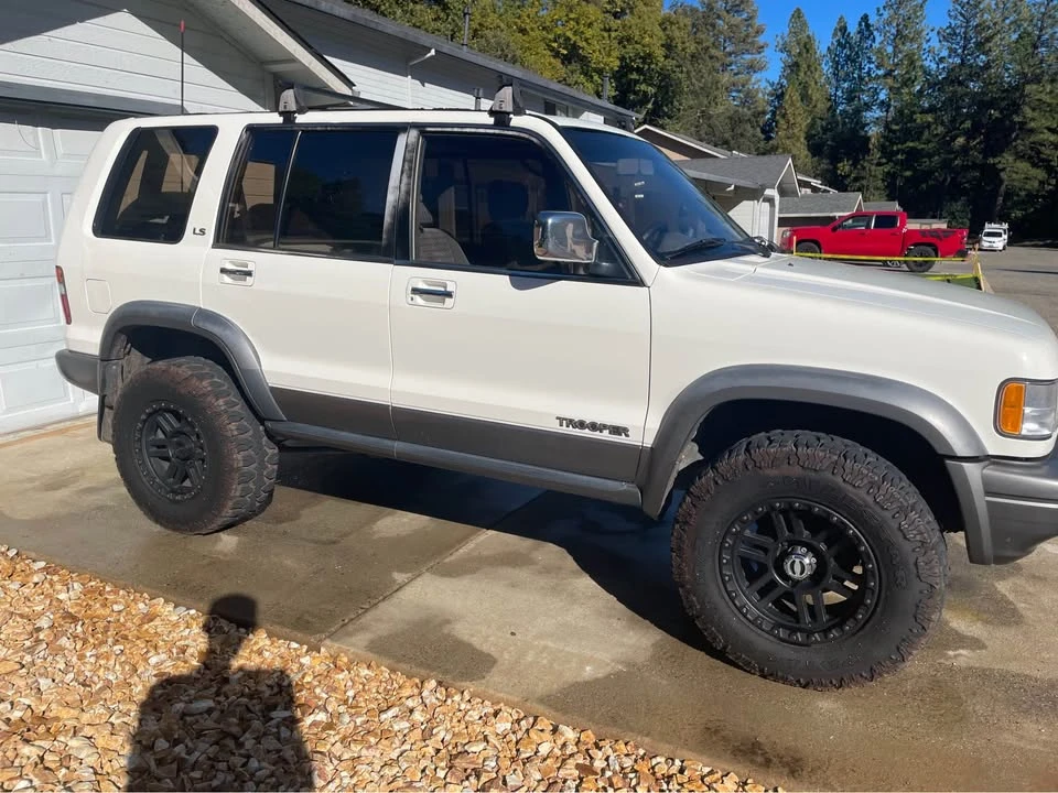 1997 Isuzu Trooper - Image 2 of 15
