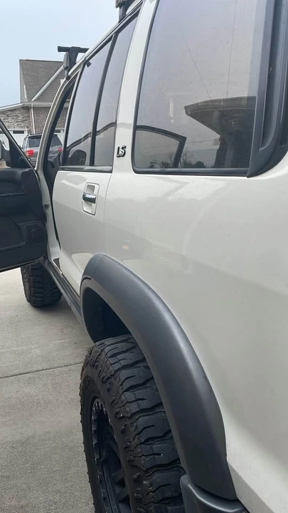 1997 Isuzu Trooper - Image 11 of 15