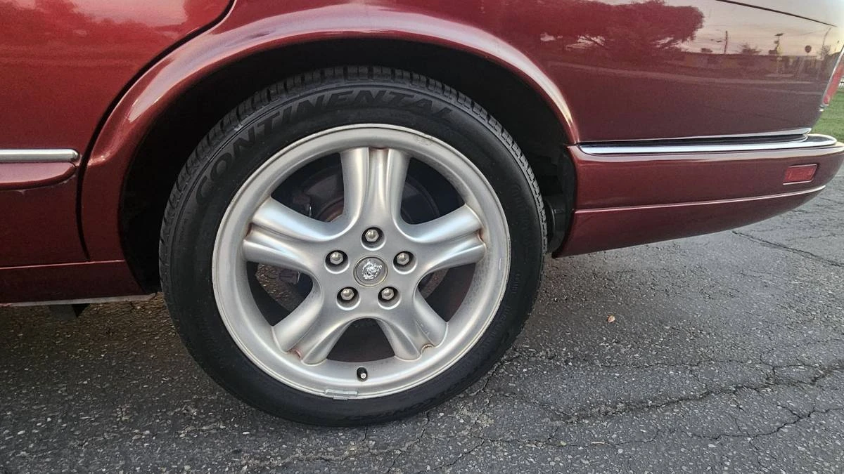 1997 Jaguar X300 XJ - Image 9 of 23