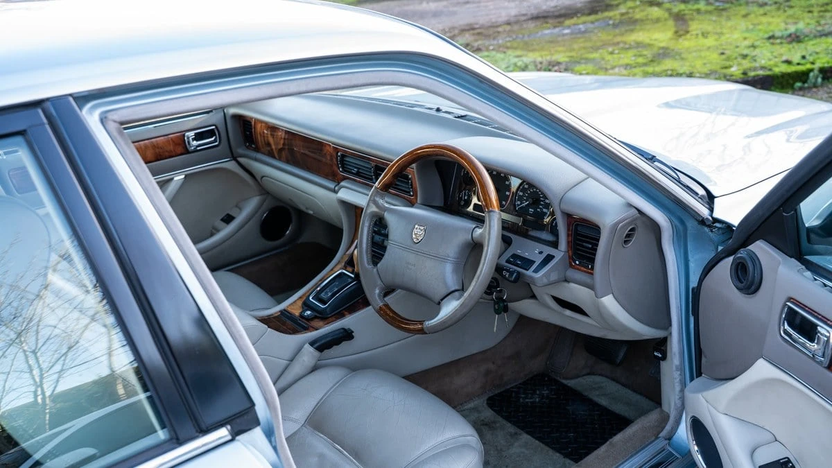 1997 Jaguar X300 XJ - Image 15 of 30