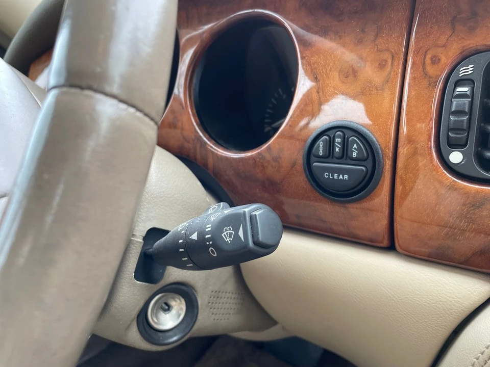 1997 Jaguar X300 XJ - Image 22 of 30