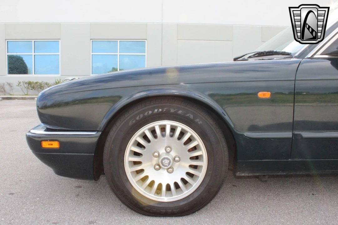 1997 Jaguar X308 XJ - Image 12 of 21