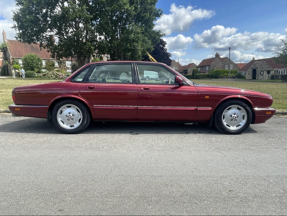 1997 Jaguar X300 XJ - Image 9 of 30