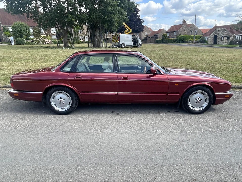 1997 Jaguar X300 XJ - Image 10 of 30