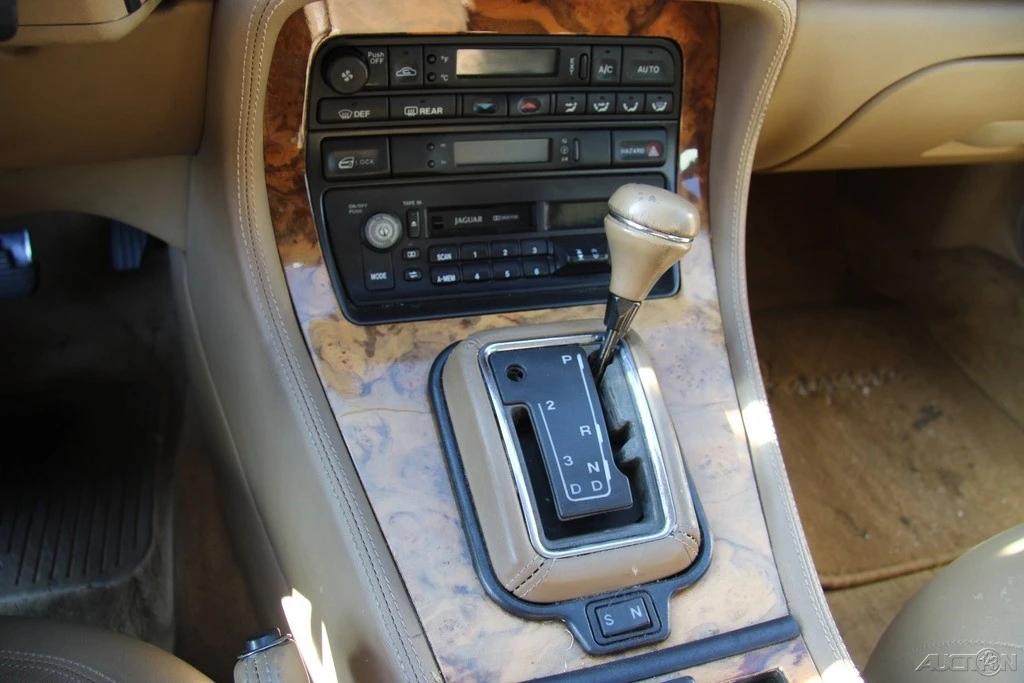 1997 Jaguar X300 XJ - Image 18 of 21