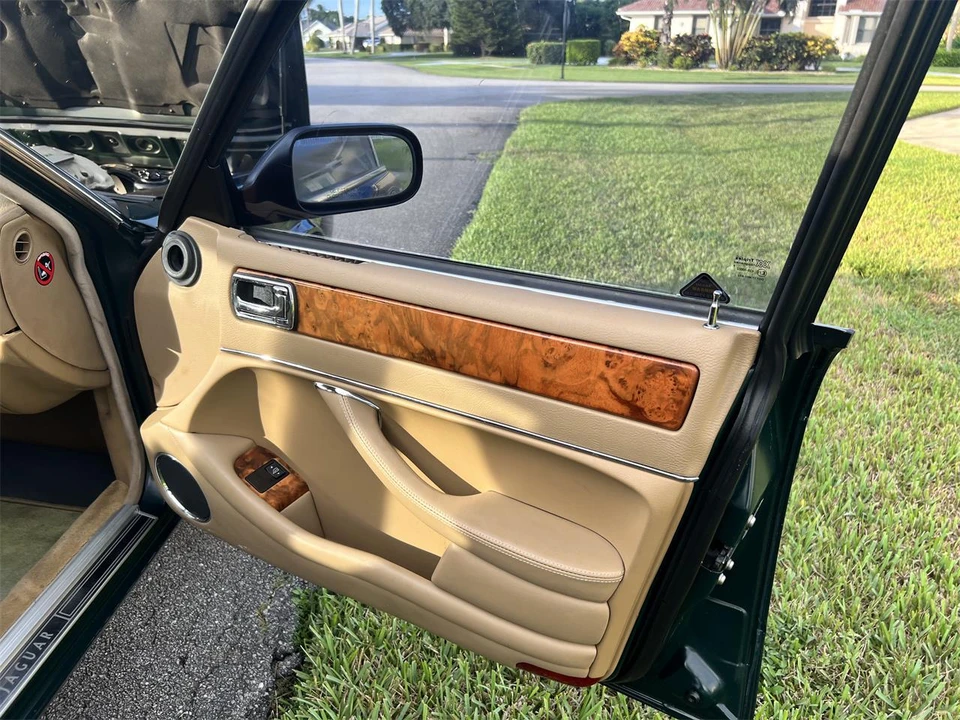 1997 Jaguar X300 XJ - Image 12 of 28