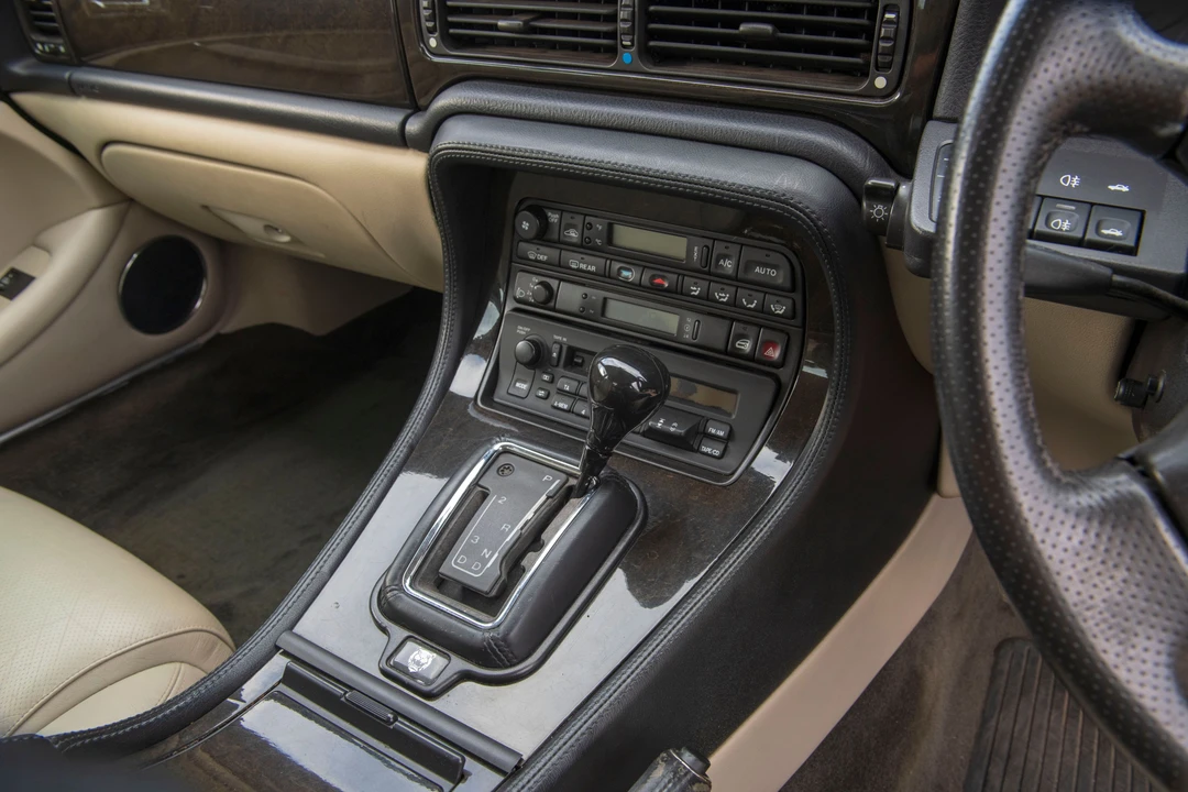 1997 Jaguar X300 XJ - Image 5 of 18