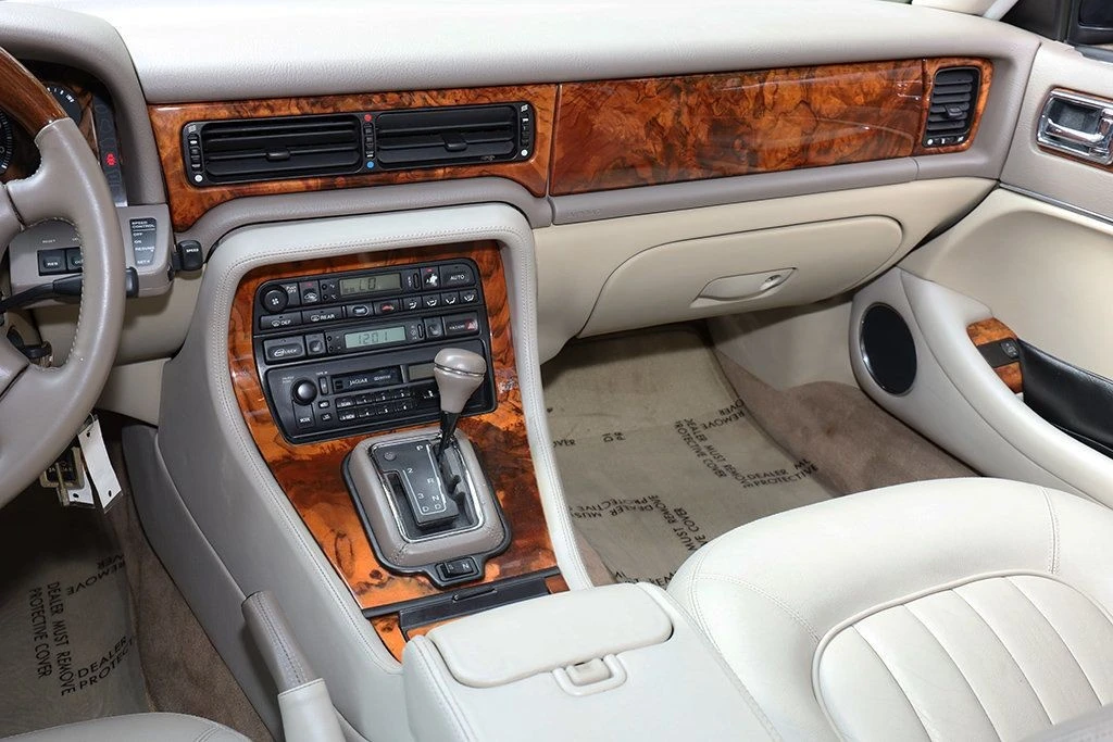 1997 Jaguar X300 XJ - Image 11 of 21