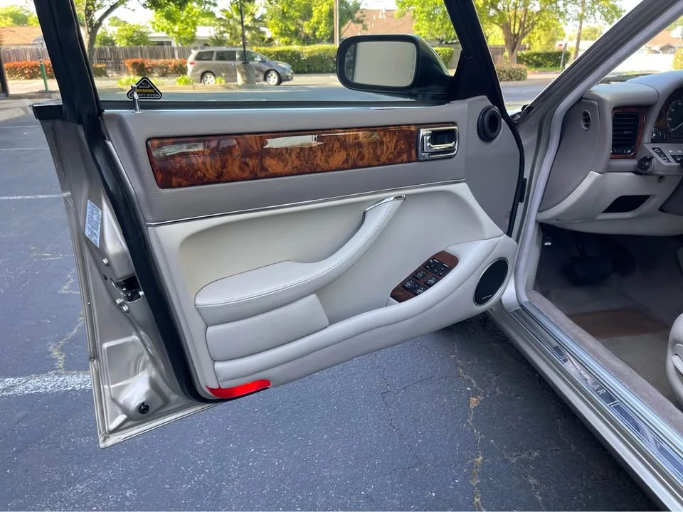 1997 Jaguar X300 XJ - Image 16 of 20