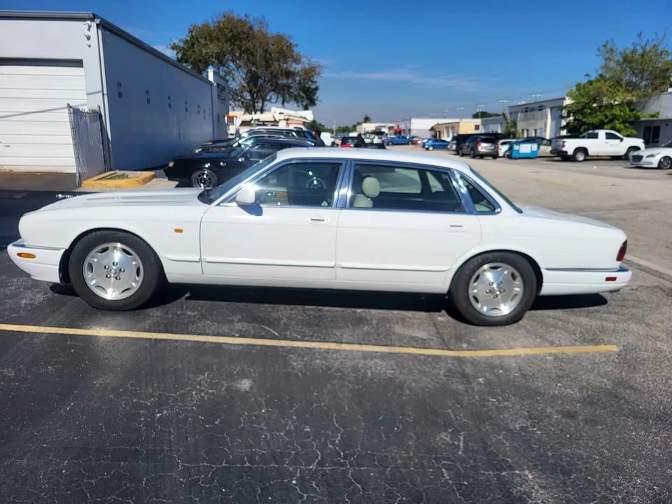 1997 Jaguar X300 XJ - Image 2 of 14
