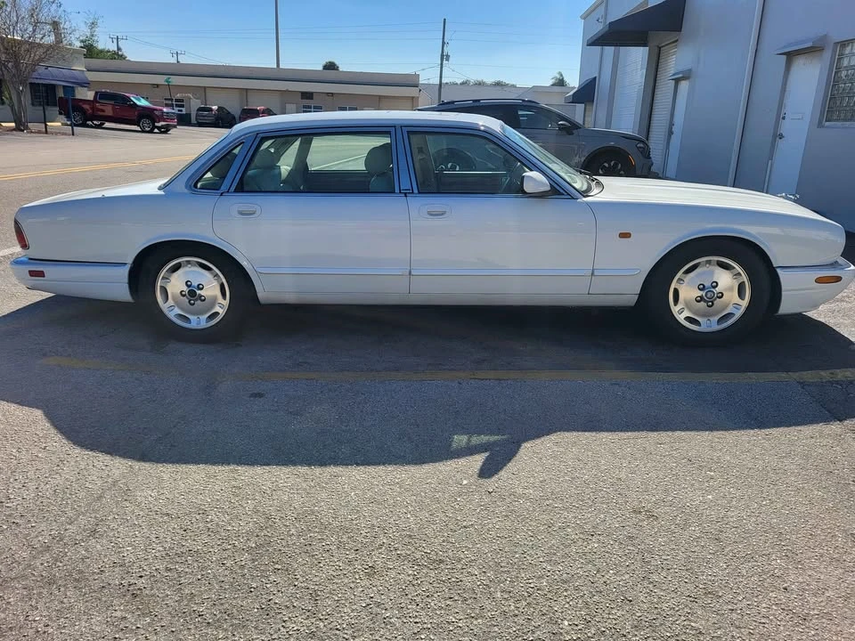1997 Jaguar X300 XJ - Image 6 of 14