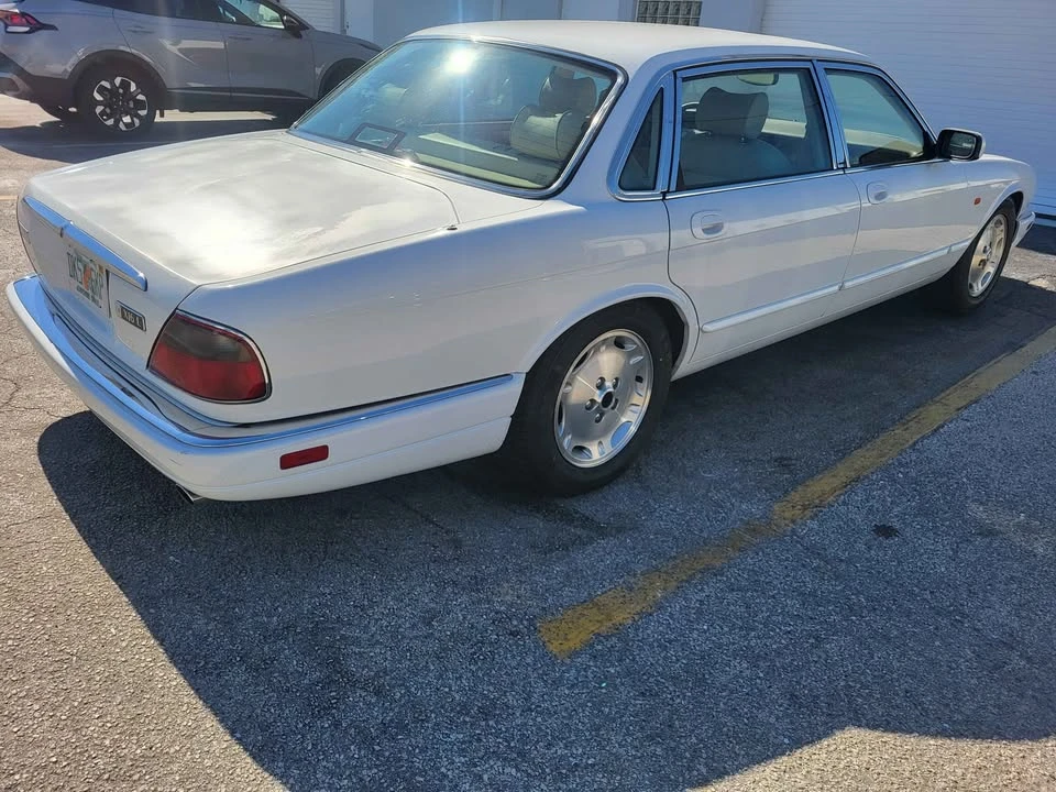 1997 Jaguar X300 XJ - Image 5 of 14