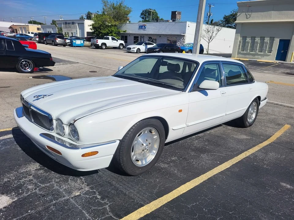 1997 Jaguar X300 XJ - Image 5 of 14
