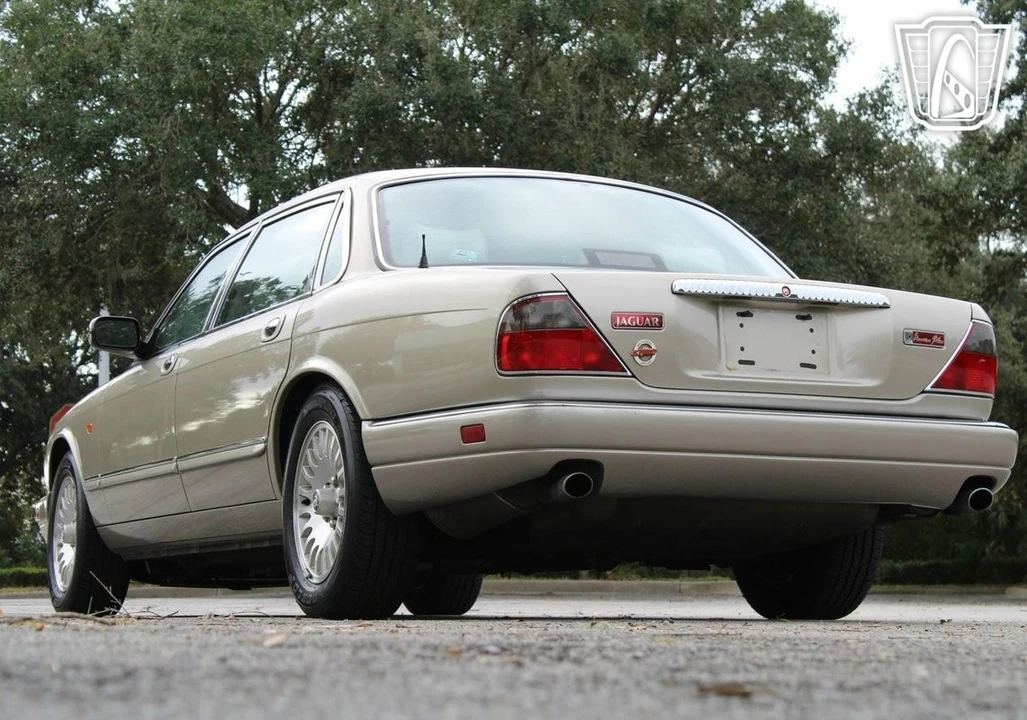1997 Jaguar X300 XJ - Image 8 of 12