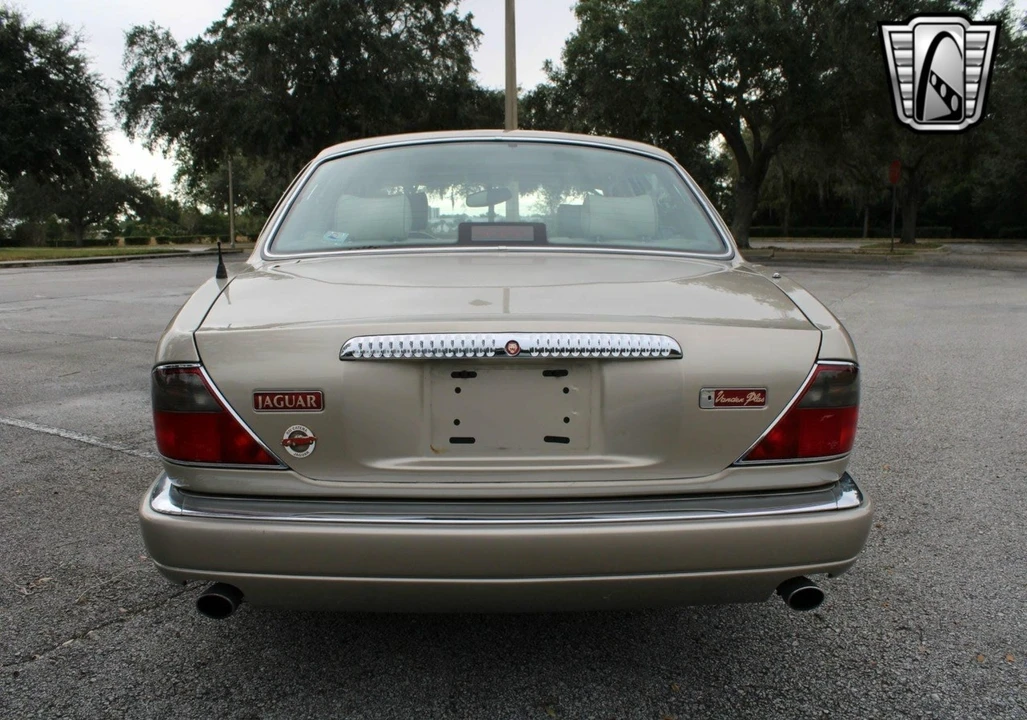 1997 Jaguar X300 XJ - Image 11 of 12