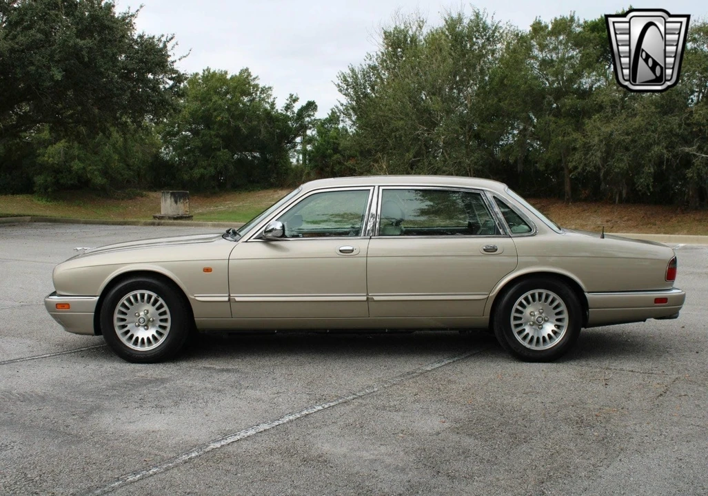 1997 Jaguar X300 XJ - Image 10 of 12
