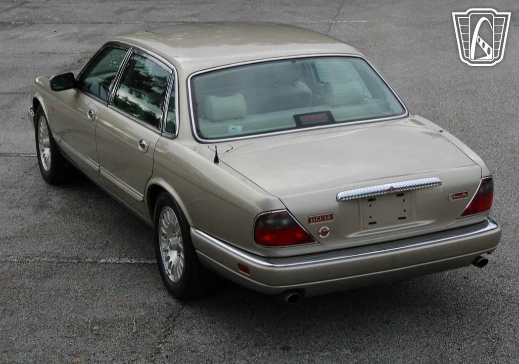 1997 Jaguar X300 XJ - Image 10 of 12