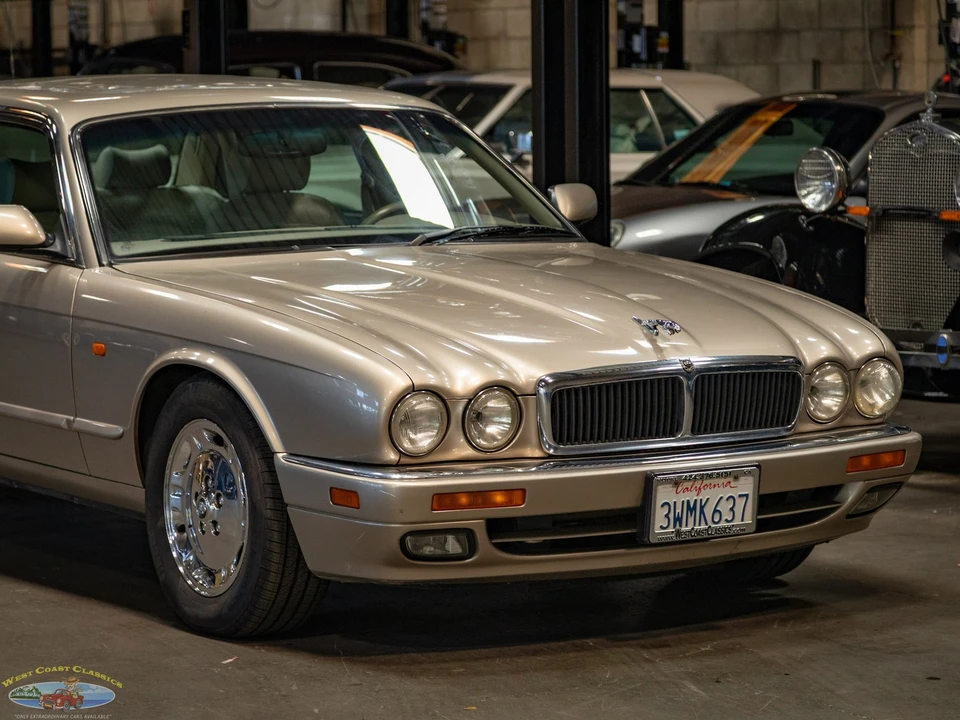 1997 Jaguar X300 XJ - Image 13 of 31