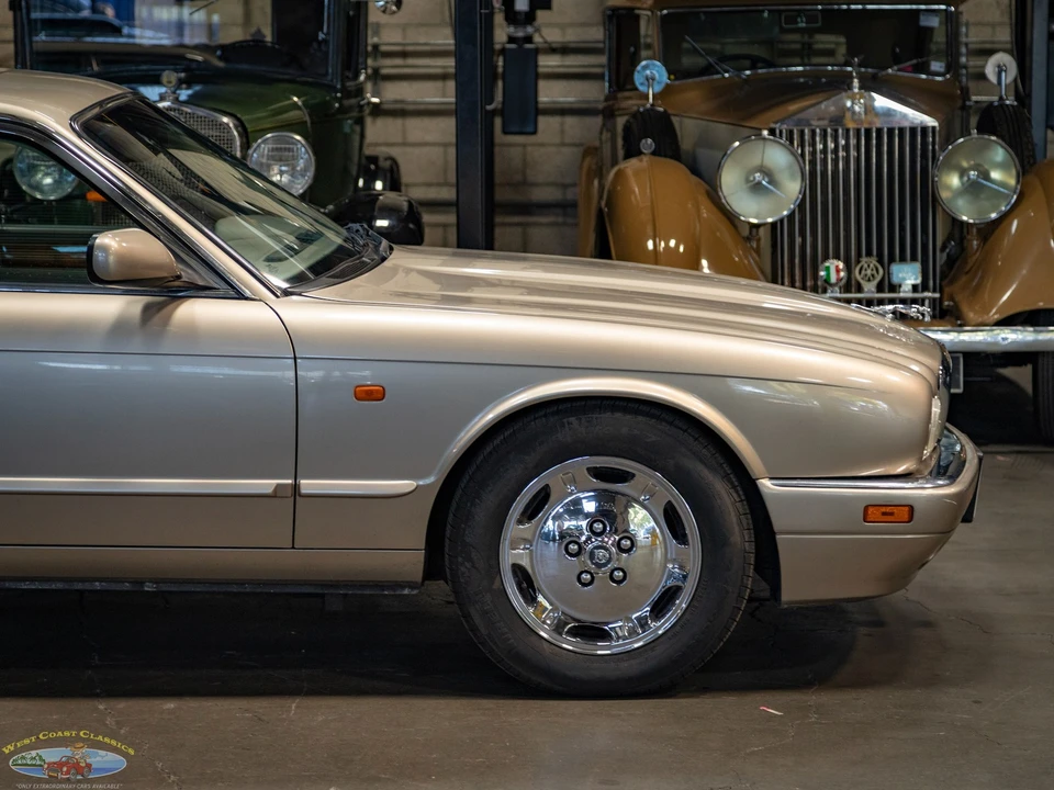 1997 Jaguar X300 XJ - Image 8 of 31