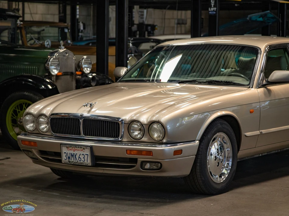 1997 Jaguar X300 XJ - Image 9 of 31