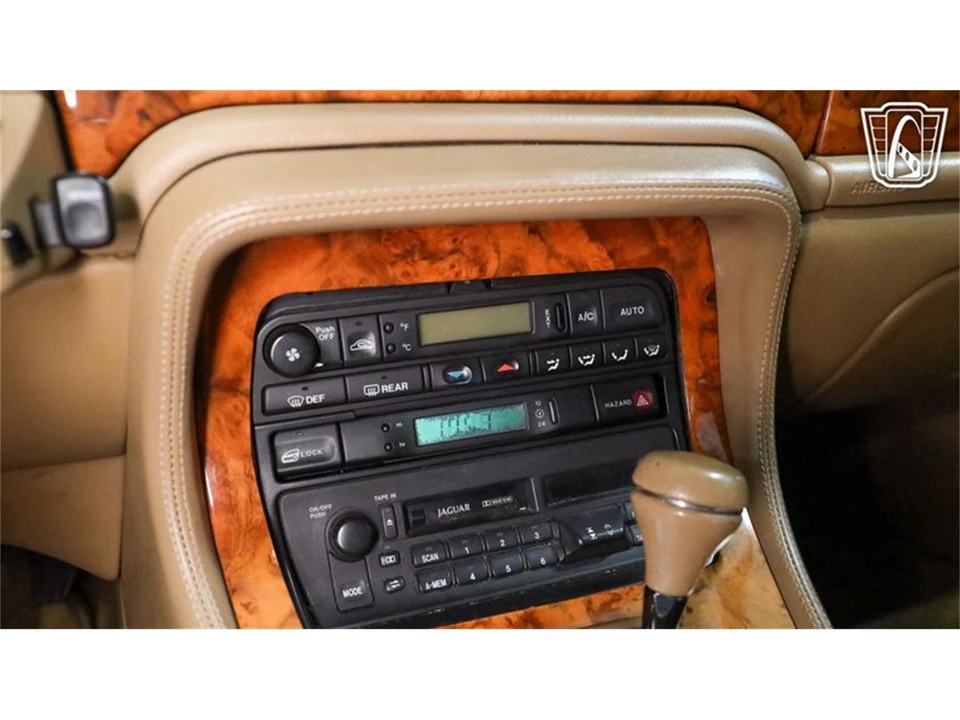 1997 Jaguar X300 XJ - Image 16 of 31