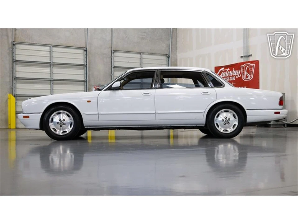 1997 Jaguar X300 XJ - Image 9 of 31