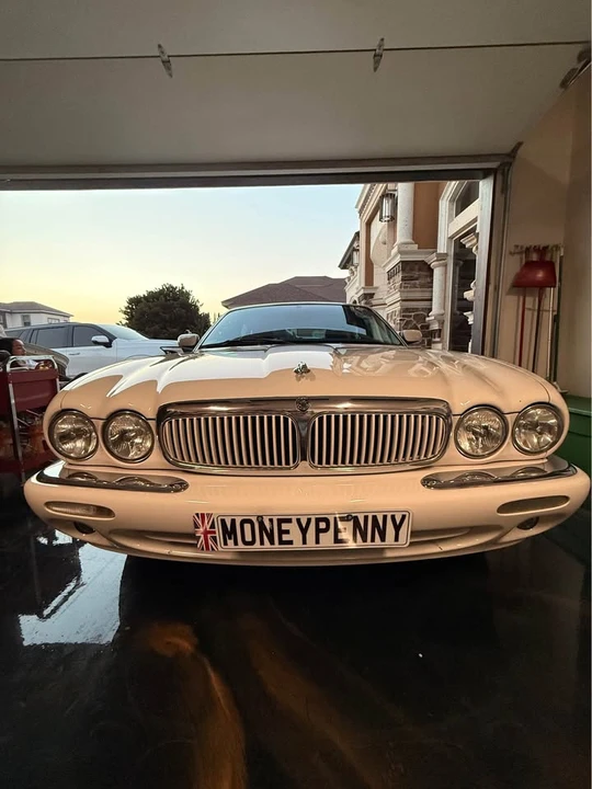 1997 Jaguar X300 XJ - Image 2 of 15